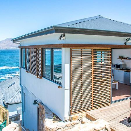 Modern Beach Apartment By Open Home Kalk Bay Buitenkant foto