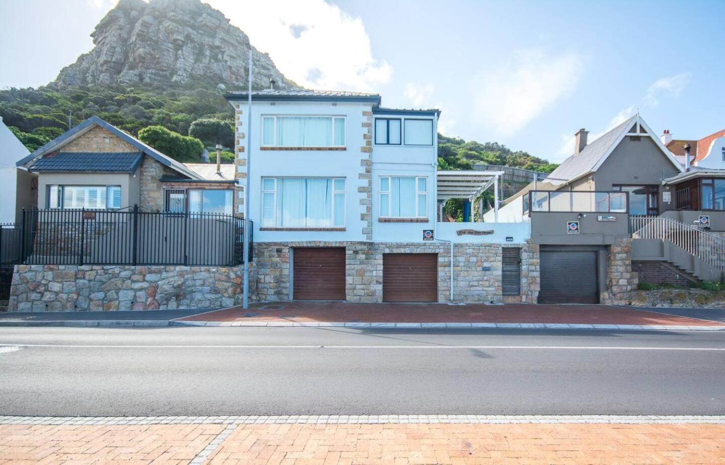 Modern Beach Apartment By Open Home Kalk Bay Buitenkant foto