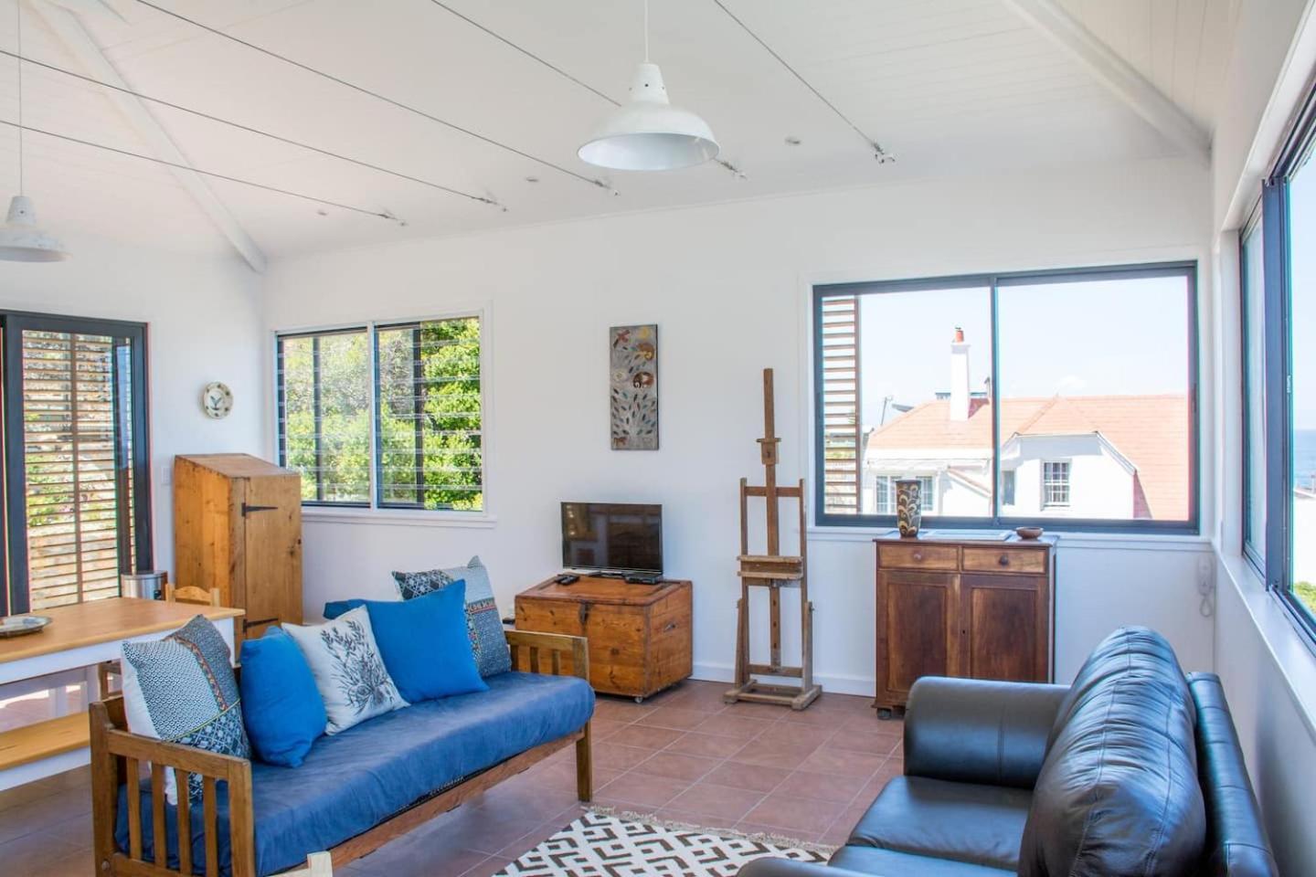 Modern Beach Apartment By Open Home Kalk Bay Buitenkant foto