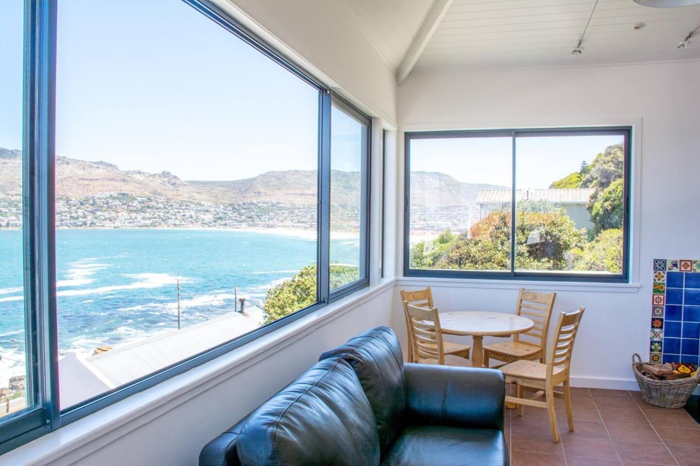 Modern Beach Apartment By Open Home Kalk Bay Buitenkant foto