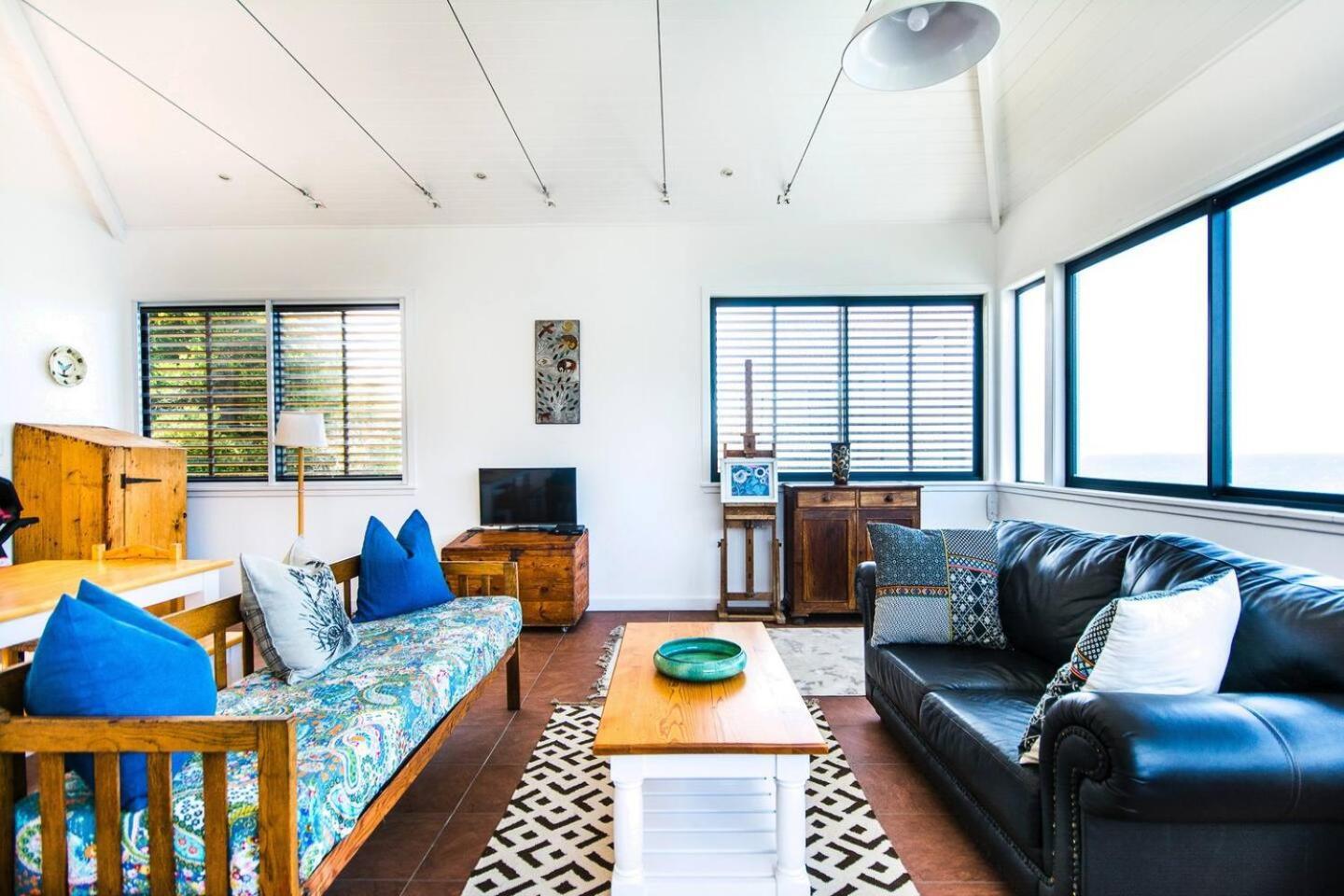 Modern Beach Apartment By Open Home Kalk Bay Buitenkant foto