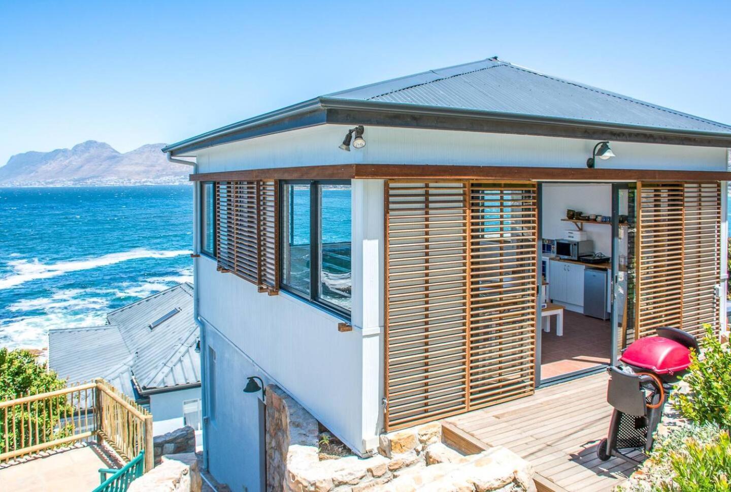 Modern Beach Apartment By Open Home Kalk Bay Buitenkant foto