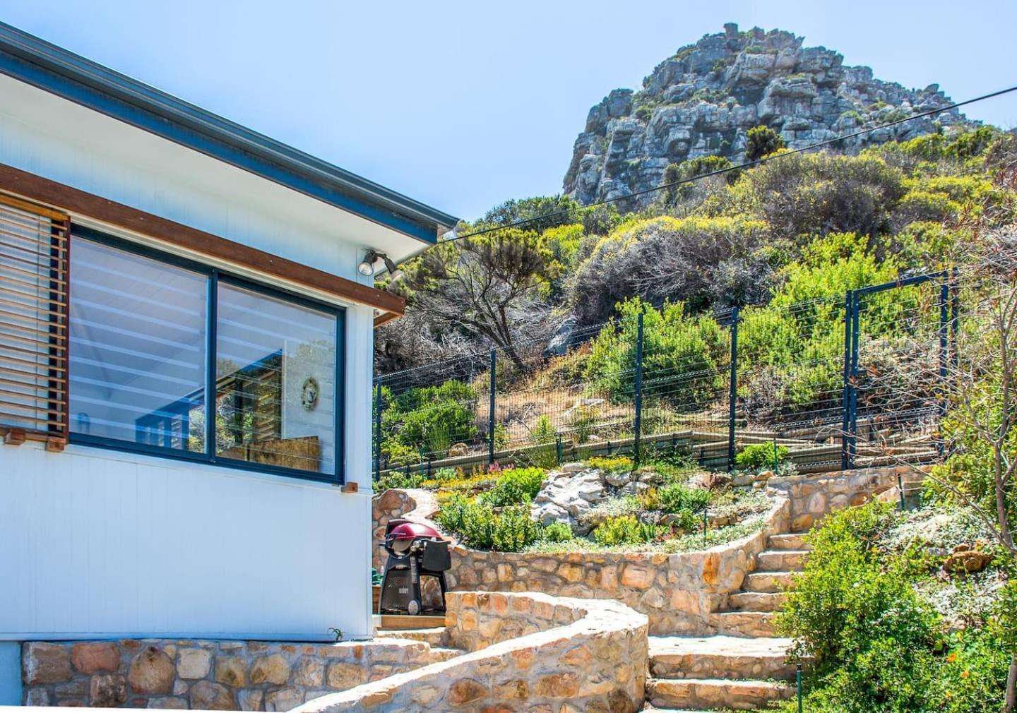 Modern Beach Apartment By Open Home Kalk Bay Buitenkant foto